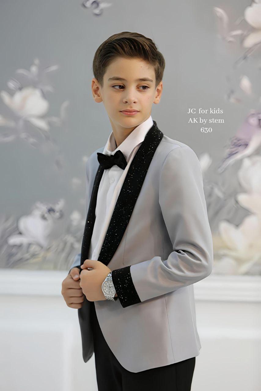 Boys luxury suit - detail view