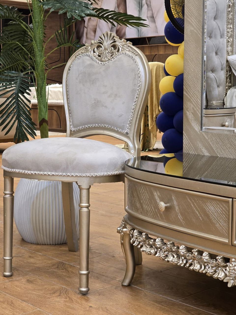 Luxury Arabian Baroque bed bench with jacquard upholstery and gold carved base